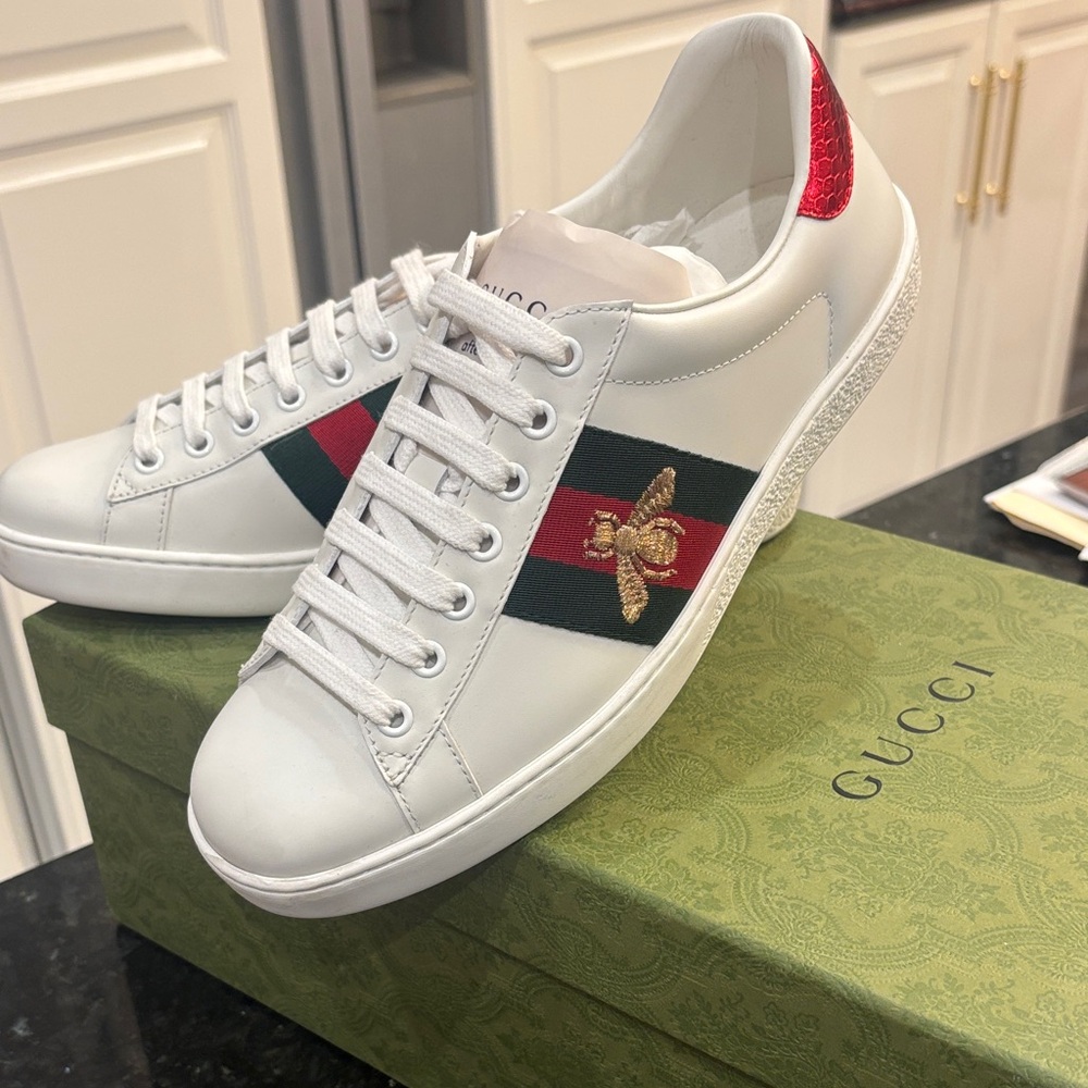Gucci White Leather Sneakers with Red and Green Accents